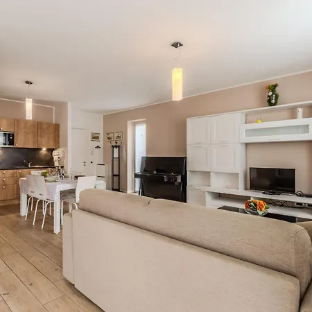 아파트 Il Melo-1 By Interhome